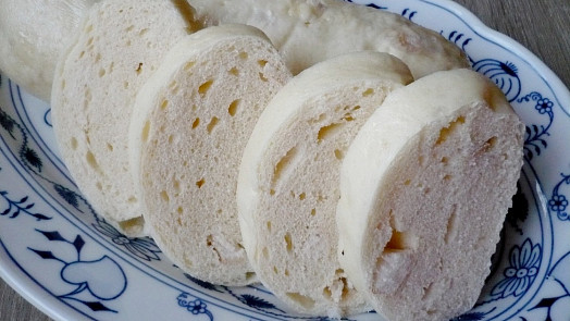 Jak jednoduše ohřát houskový knedlík? Takto bude chutnat jako právě dovařený