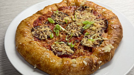 Pizza s okrajem, který skrývá sýr: Videonávod ukáže, jak na tuto plněnou pizzu