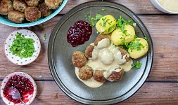 Jak udělat švédské masové kuličky? Přelité smetanovou omáčkou chutnají skvostně