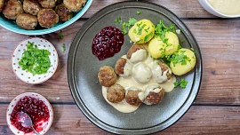 Jak udělat švédské masové kuličky? Přelité smetanovou omáčkou chutnají skvostně