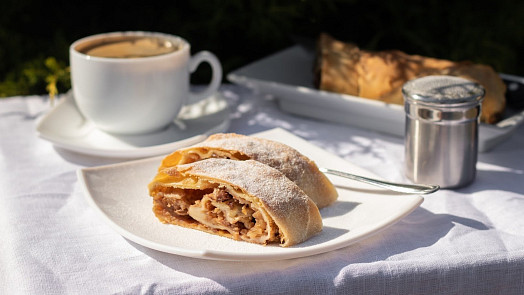 20 nejlepších receptů na záviny: Vychutnejte si je s jablky nebo se slanou náplní 20 nejlepších receptů na záviny: Vychutnejte si je s jablky nebo se slanou náplní