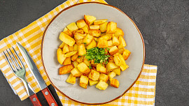 Brambory jsou jídlem chudých i bohatých: Zpracujeme je do posledního kousku