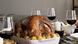 Svatomartinské víno je první víno z úrody. Nejvíc chutná k pečené huse se zelím