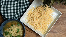 Nakrájejte si domácí nudle. S naším návodem budete mít nudličky jako od babičky