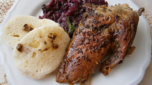 Jak správně upéct svatomartinskou husu, aby byla křehká? Zkuste osvědčený postup