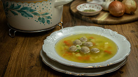 Drožďové knedlíčky do polévky: Naučte se jednoduchou zavářku pro sváteční tabuli