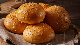 Jak vytvarovat dokonalé bulky? Podle našeho návodu budete tvarovat bulky jako mistr pekař