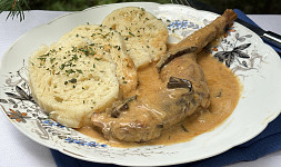 Jak udělat omáčku bez smetany? Použijte alternativu, která se smetaně podobá