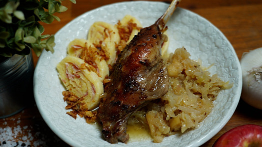 Jak udělat jablečné zelí? Zkuste jednoduché dušené zelí zase trochu jinak