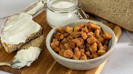 Chyby v přípravě škvarků: Poradíme, jak na ně vyzrát a docílit zlatavých škvarečků