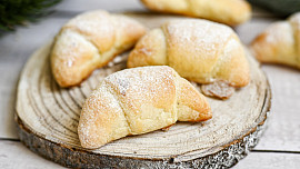 Svatomartinské rohlíčky z tvarohového těsta chutnají hlavně s makovou náplní