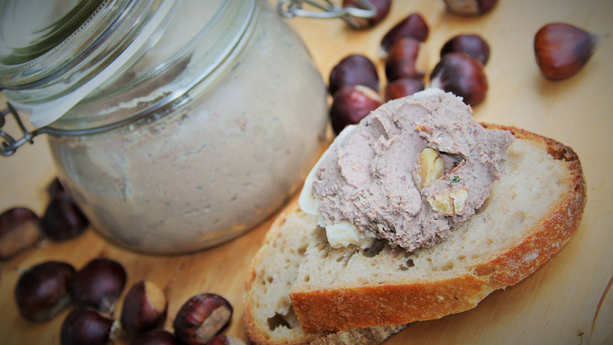 Upečte si jedlé kaštany. Přípravou této delikatesy vás provedeme ve videu