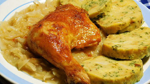 Hlávkové zelí k sváteční pečínce: Správný postup přípravy není žádným tajemstvím