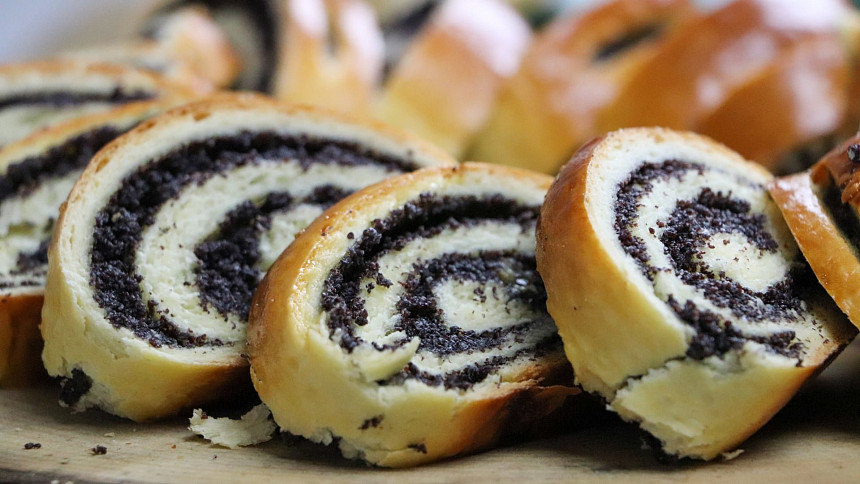Makovou náplň do koláčů nebo buchet můžete připravit více způsoby. Vyzkoušíte?