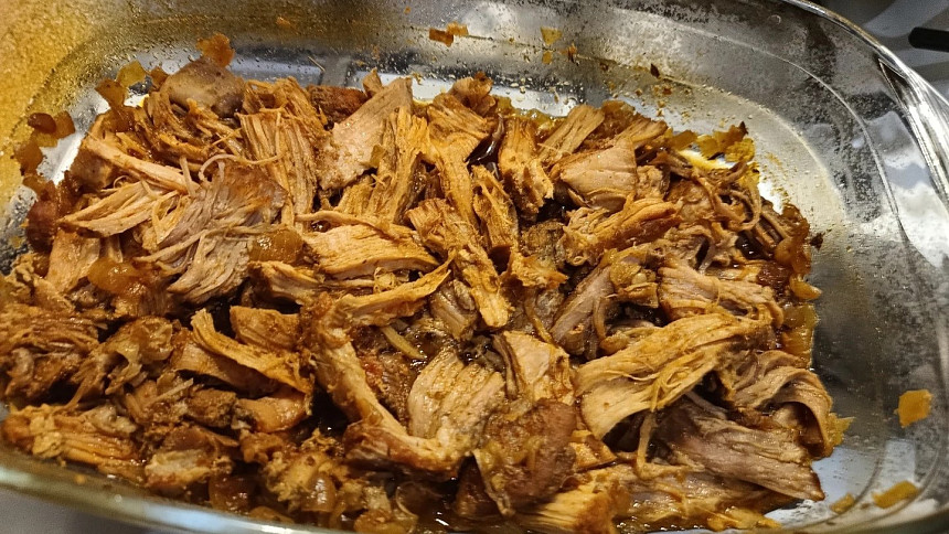 Trhané vepřové maso na moštu: Loudá se v pomalém hrnci, ale výsledek stojí za to