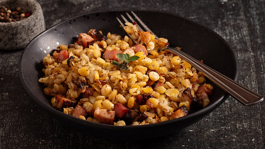 Šoulet je židovské jídlo. Stejně se připravuje i staročeský pokrm kočičí svatba