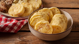 Recepty na domácí knedlíky: Z kterého těsta jsou vaše nejoblíbenější?