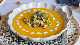 Jak udělat polévku z dýně hokaido? Tento podzimní krém je za chvíli na stole