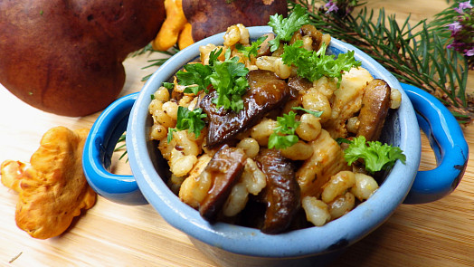 Jak vařit ječné kroupy? Namáčení jim prospěje. Jsou levné a chutnají