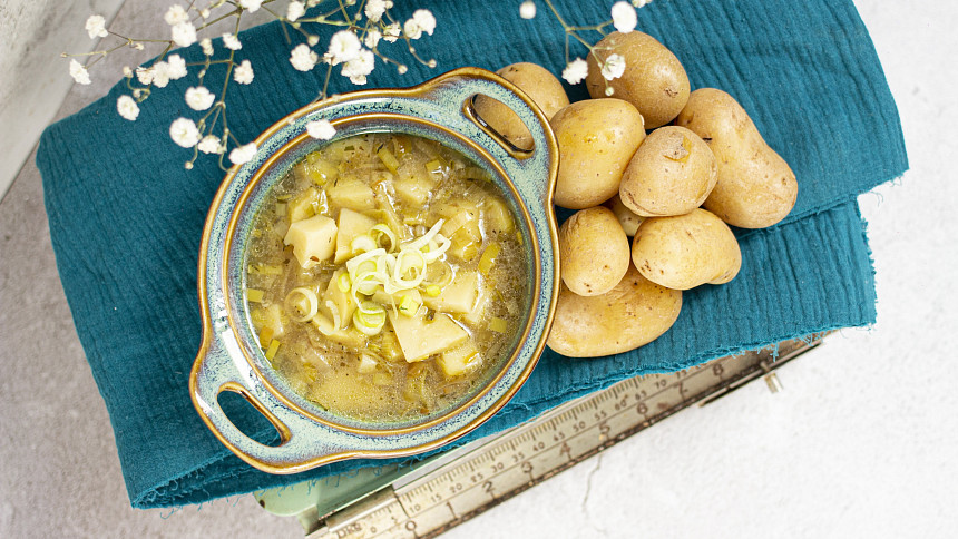 Jak uvařit pórkovou polévku? Bleskově připravená polévka výtečně chutná s krutonky
