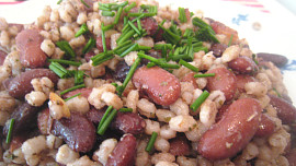 Šumajstr je staročeské postní jídlo z krup a barevných fazolí, podobné šouletu