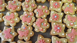 Jak zdobit linecké cukroví? Stejné těsto, přesto lahodné cukroví 7x jinak