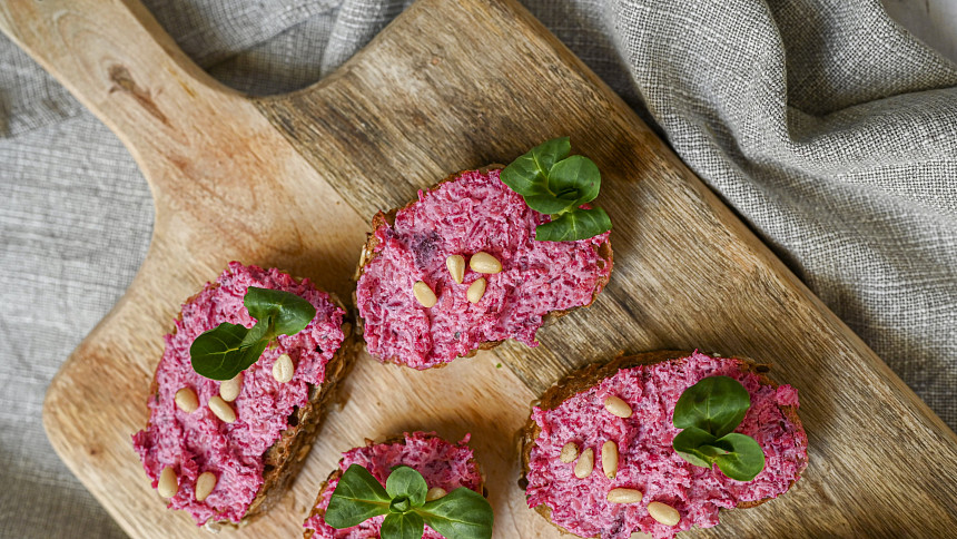 Jak udělat pomazánku z červené řepy? Křen dodá říz a do 10 minut máme hotovo