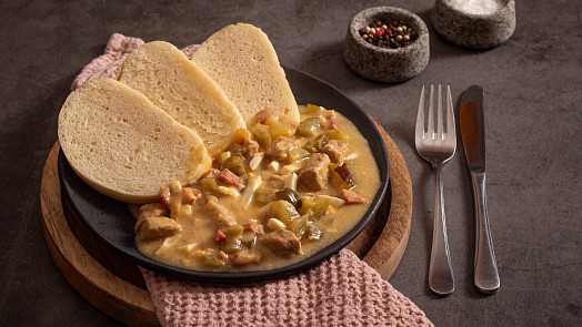 Jak se dělá znojemská vepřová pečeně? Podle videa zvládne tuto klasiku každý