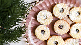 Jakou zvolit mouku na linecké cukroví? Díky jednomu typu bude těsto hladké a jemné