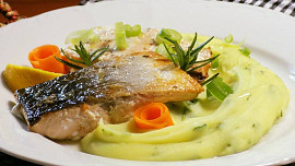 Jak vyfiletovat rybu? Snadný návod pro začátečníky využijete nejen na Vánoce