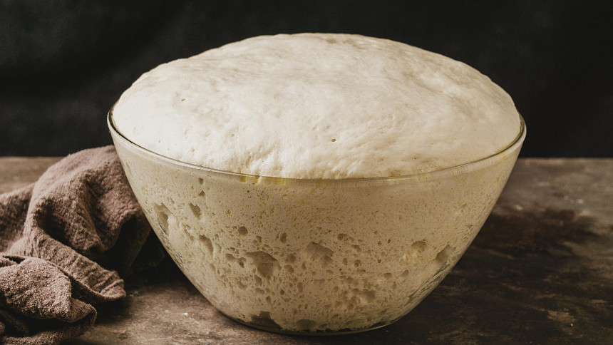 Čím přikrýt kynuté těsto proti osychání? Využijte neobvyklého pomocníka