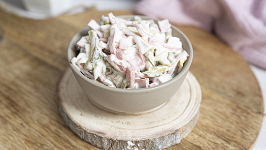 Jak udělat pařížský salát? Skvěle chutná s čerstvým pečivem i namazaný na chlebíčku