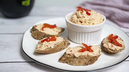 Budapešťský krém podle ČSN: Oblíbená pomazánka je snadná a skvěle zasytí