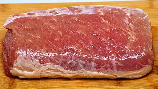 Omývat či neomývat maso? Odpověď není jednoznačná