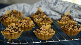 Jak upéct karamelové košíčky? Skvostné cukroví vyniká na svátečním stole