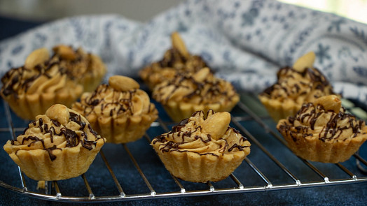 Jak upéct karamelové košíčky? Skvostné cukroví vyniká na svátečním stole