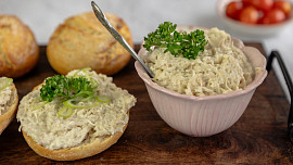 Jak udělat celerovou pomazánku. Chutná naprosto báječně, ale celer tentokrát nevařte