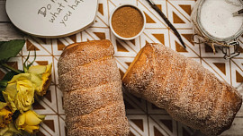 Trdelník zaujme tvarem válce nebo trubičky z jemného kynutého těsta a ořechů