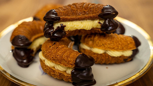 Babiččiny plněné rohlíčky z ořechového těsta a máslového krému chutnají famózně