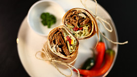 Kebab z pečicího papíru: Už jste vyzkoušeli tuhle rychlou virální pochoutku?