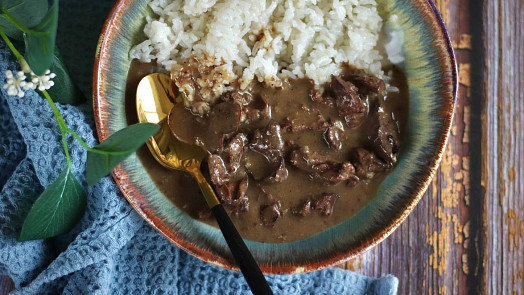 Drůbeží játra na cibulce: Nezaměnitelnou klasiku zvládne připravit i začátečník