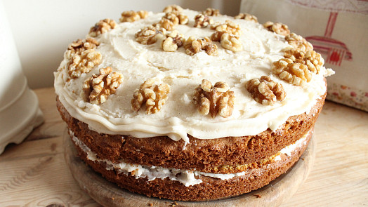 Bramborový dort s ořechy a povidly je báječný moučník našich babiček