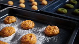 Upéct tvary z odpalovaného těsta podle videa zvládnou i začátečníci