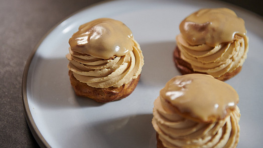 Pomocí názorného videa zvládnete z odpalovaného těsta vytvořit mnoho krásných tvarů