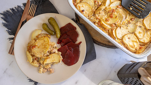 Jak připravit francouzské brambory? Oběd z jednoho pekáčku zasytí celou rodinu