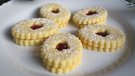 Jak udělat linecké cukroví bez lepku? Náhražky mouky jsou běžně k dostání