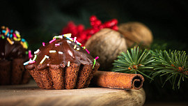 15 receptů na plněné košíčky: Vychutnejte si sladké potěšení plné krémů a čokolády