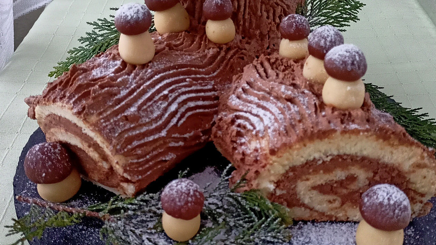 Vánoční poleno je tradiční francouzský moučník, který stojí za vyzkoušení