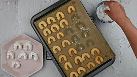 Kdy obalovat vanilkové rohlíčky v cukru? Správný čas se projeví na vzhledu cukroví