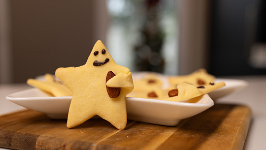 I cukroví dokáže vykouzlit úsměv. Zkuste veselé linecké podle videonávodu